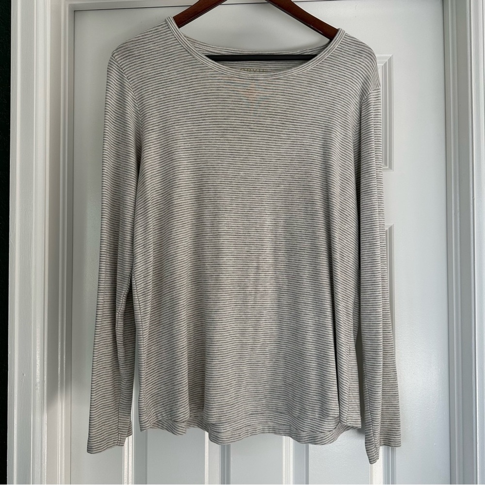 Orvis Long Sleeve Top - Size L - in EUC